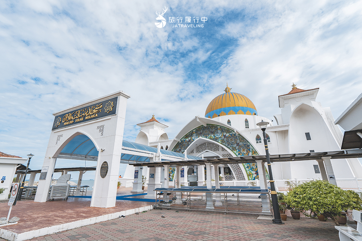 【馬六甲景點推薦】馬六甲海峽清真寺，漂浮在海面上的移動城堡 - 馬來西亞, 吉隆坡, 吉隆坡自由行, 吉隆坡自助, 馬來西亞自助, 大馬, 馬六甲, 怡保, 檳城, 清真寺, 雙子星塔 - 旅行履行中