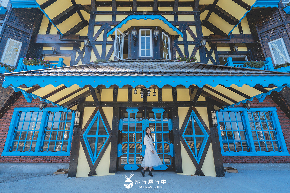 【南投景點推薦】藍色童話城堡，埔里最新亮點，英國都譯式建築，小小兵配色神秘建築
