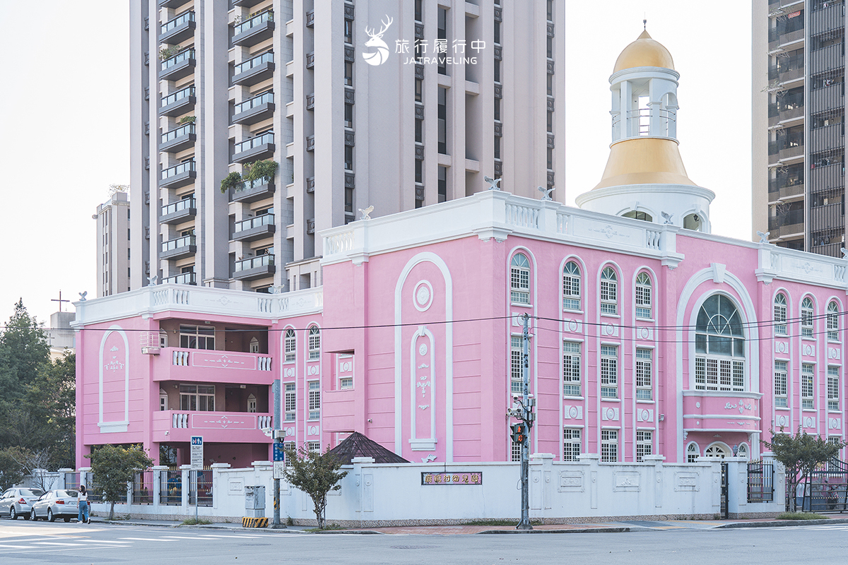 【台中景點推薦】IG打卡地標驚見粉色歐式教堂，偽出國插旗越南耶穌聖心堂 - 旅行履行中