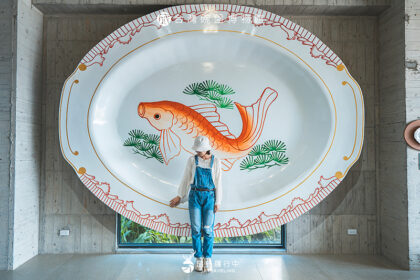【宜蘭景點推薦】台灣碗盤博物館，全台最大紅魚盤在這裡！還有超美復古盤子牆、花磚牆、杯牆，拍照打卡到手軟！ - 宜蘭景點 - 旅行履行中