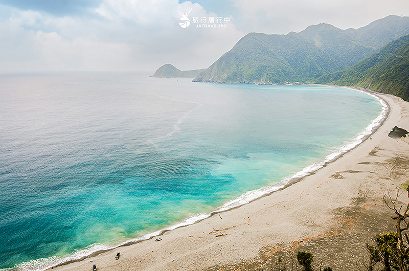 蘇澳景點｜東澳灣：駐足蘇花公路旁眺望漸層藍的Ｃ型海灣！ - 宜蘭, 宜蘭景點, 蘇澳, 戶外景點, 蘇澳景點 - 旅行履行中