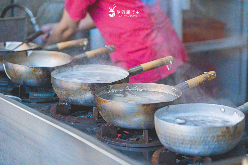 蘇澳美食｜阿芬鮮魚湯：南方澳饕客必吃口袋清單，還有現撈小卷、鯊魚煙、海鮮炒麵！ - 宜蘭, 蘇澳, 宜蘭美食, 蘇澳美食 - 旅行履行中