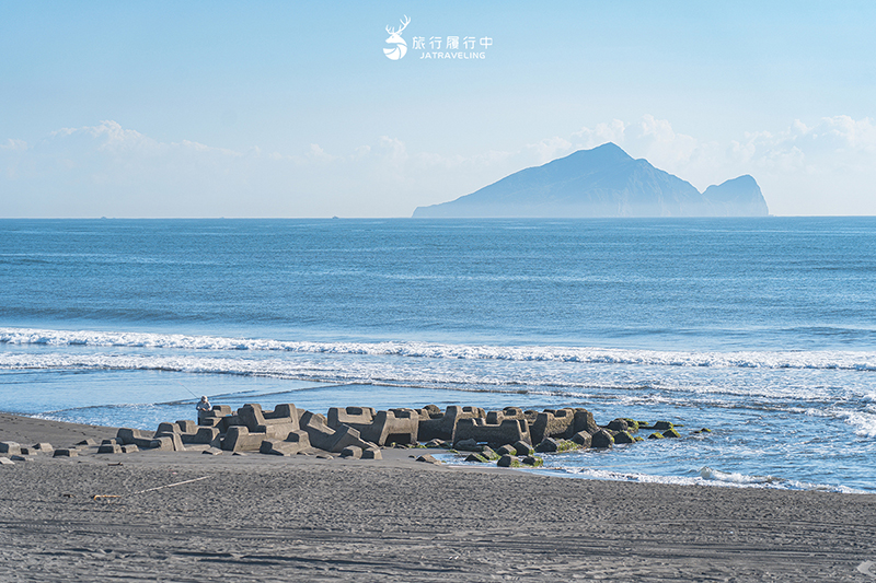 宜蘭壯圍景點｜大福觀景台：沙丘鐵馬廊道上的觀景平台，坐在「大福」上眺望龜島！ - 宜蘭, 宜蘭景點, 網美景點, 約會景點, 戶外景點, 免費景點, 壯圍景點, 壯圍 - 旅行履行中